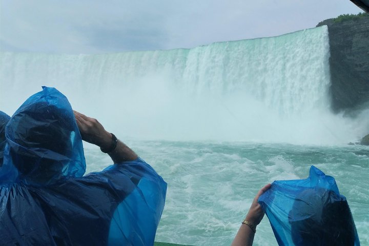 Niagara Falls Canadian Side Tour and Maid of the Mist Boat Ride Option