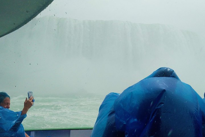 Niagara Falls Canadian Side Tour and Maid of the Mist Boat Ride Option