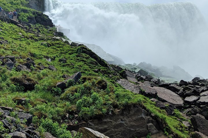 Niagara Falls Canadian Side Tour and Maid of the Mist Boat Ride Option