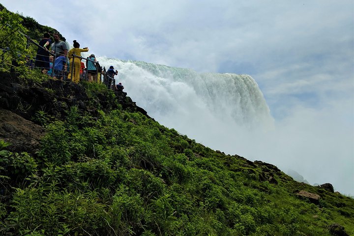 Niagara Falls American and Canadian 1 Day Tour W/ Maid Boat Ride