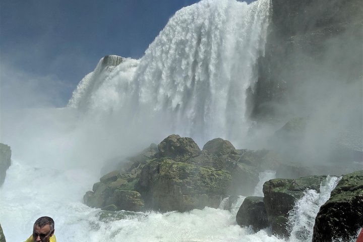 Niagara Falls Canadian Side Tour and Maid of the Mist Boat Ride Option