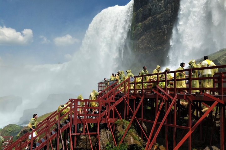 Niagara Falls Canadian Side Tour and Maid of the Mist Boat Ride Option