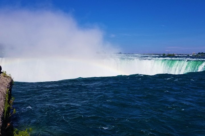 Niagara Falls Canadian Side Tour and Maid of the Mist Boat Ride Option