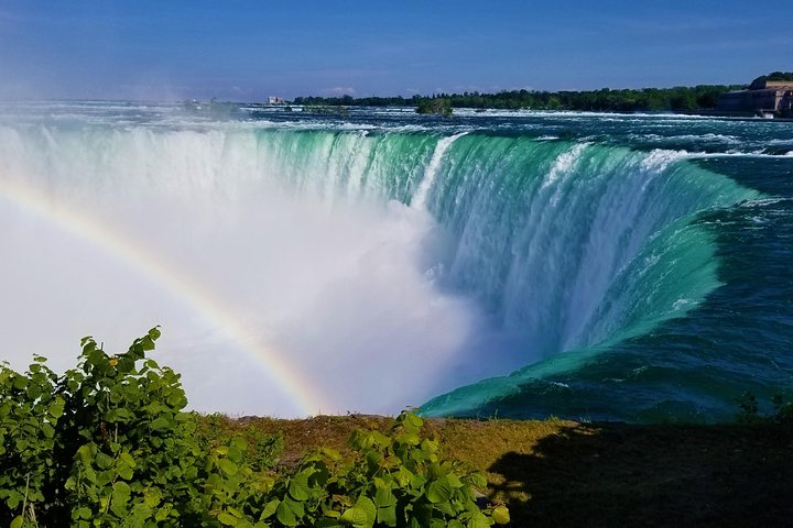 Niagara Falls Canadian Side Tour and Maid of the Mist Boat Ride Option