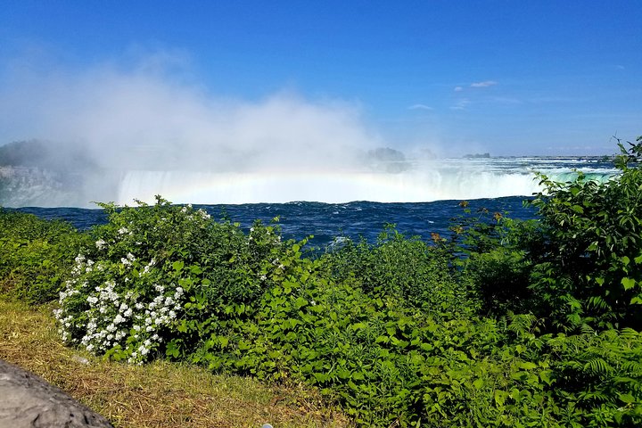 Niagara Falls Canadian Side Tour and Maid of the Mist Boat Ride Option