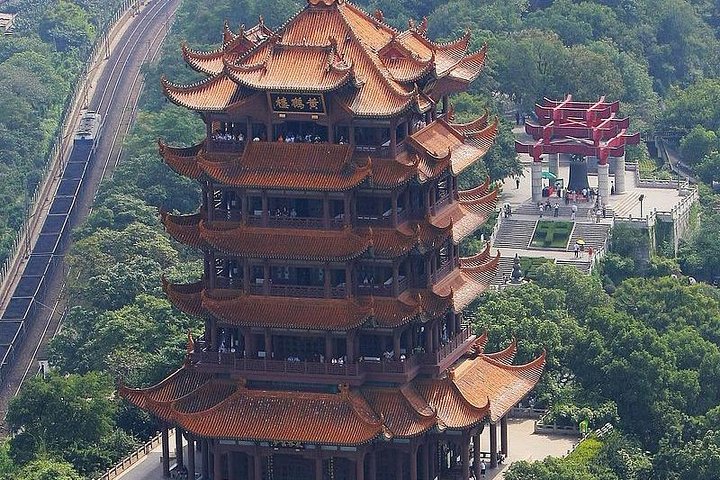 4 hours Walking tour to Wuhan Yellow crane tower and Donghu lake with boat trip