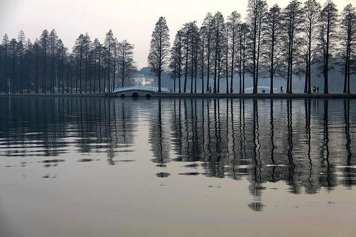 4 hours Walking tour to Wuhan Yellow crane tower and Donghu lake with boat trip
