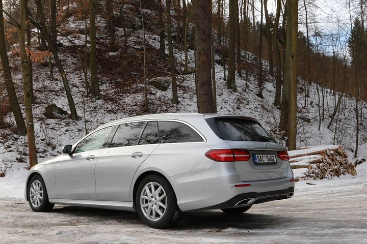 1-way private ride Karlovy Vary to Berlin - Mercedes Benz - up to 8 passengers