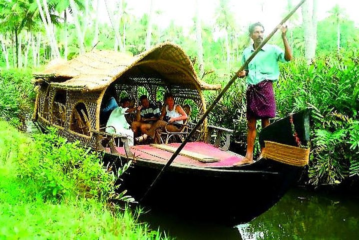 Cochin: Backwater Village Eco Boat Cruise with Lunch