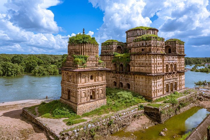 All Inclusive Full Day Sightseeing Tour of Orchha