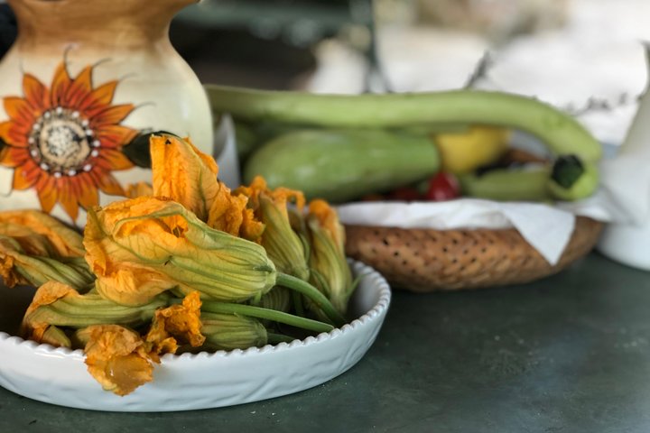 Organic cooking class with a sommelier in an Olive and wine farm