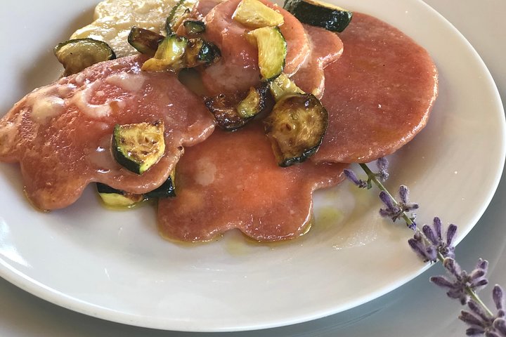 Organic cooking class with a sommelier in an Olive and wine farm