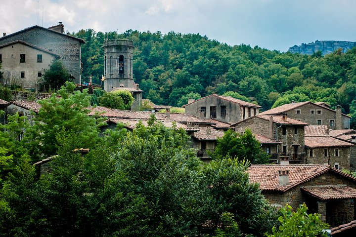 Medieval Three Villages Small Group Day Trip from Barcelona