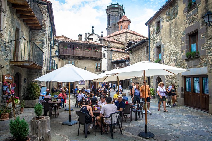 Medieval Three Villages Small Group Day Trip from Barcelona
