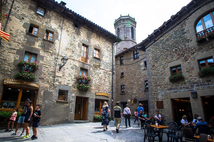 Medieval Three Villages Small Group Day Trip from Barcelona