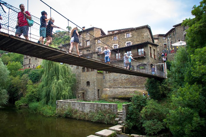 Medieval Three Villages Small Group Day Trip from Barcelona