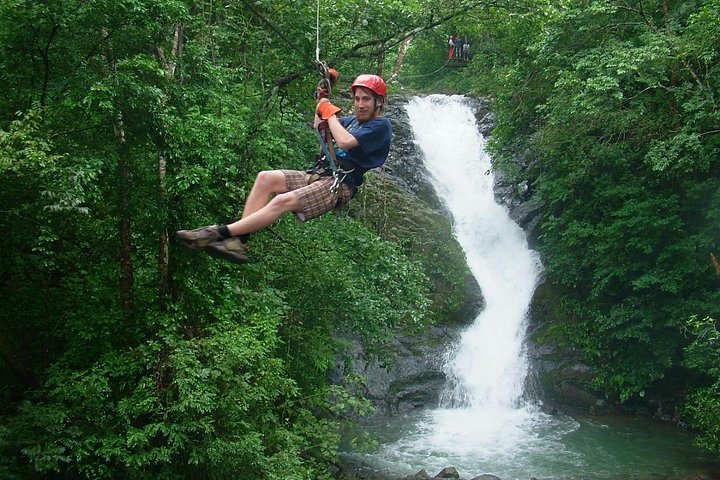 18-Zipline Adventure Over 11 Waterfalls in Costa Rica