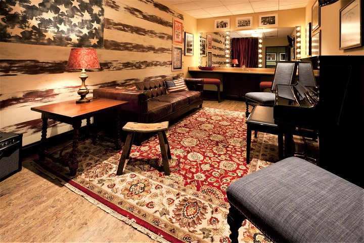 Grand Ole Opry House Guided Backstage Tour in Nashville