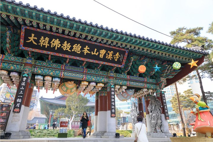 Small Group Seoul Highlight Tour opt. Hanbok & Tea Ceremony