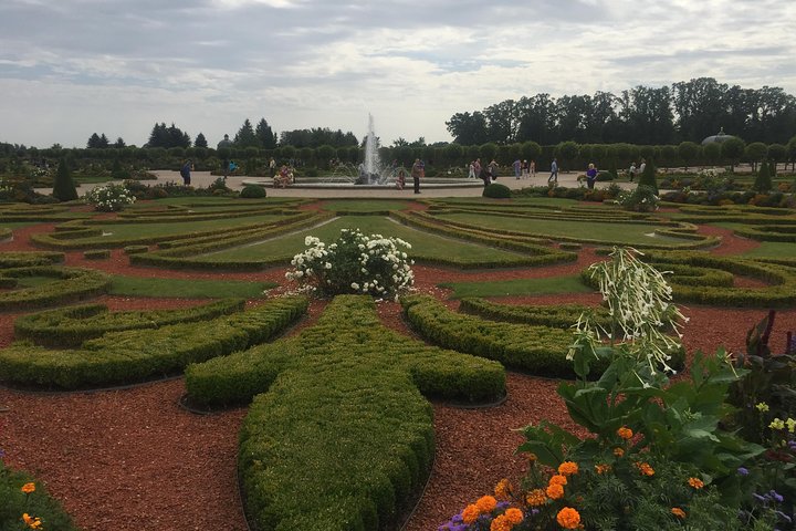 Tour from Riga to Vilnius: Bauska Castle, Rundale Palace and The Hill of Crosses