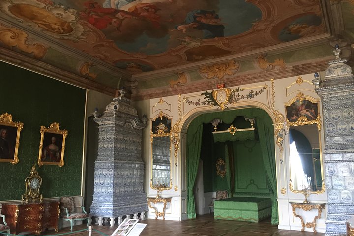 Tour from Riga to Vilnius: Bauska Castle, Rundale Palace and The Hill of Crosses