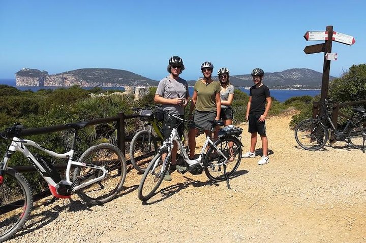 Alghero - Small Beaches Tour by E-bike more aperitif
