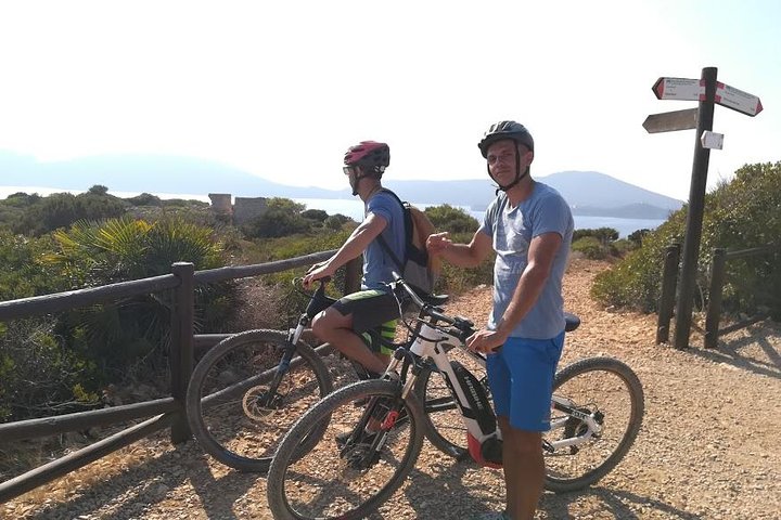 Alghero - Small Beaches Tour by E-bike more aperitif