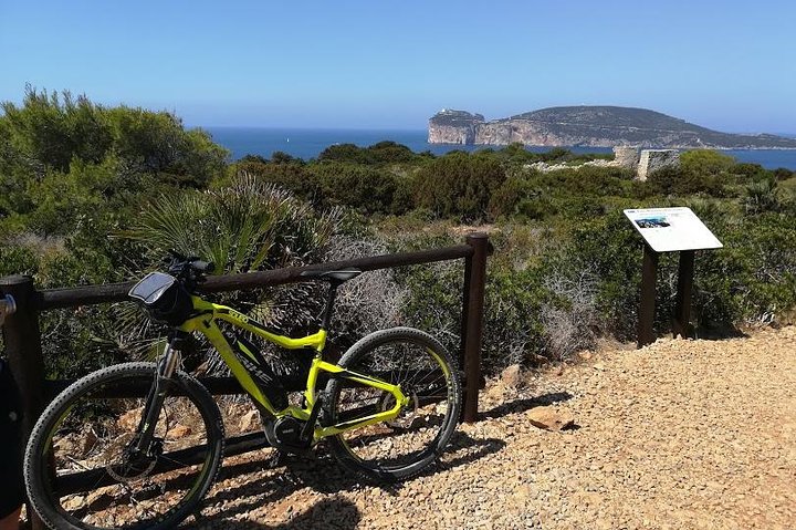 Alghero - Small Beaches Tour by E-bike more aperitif