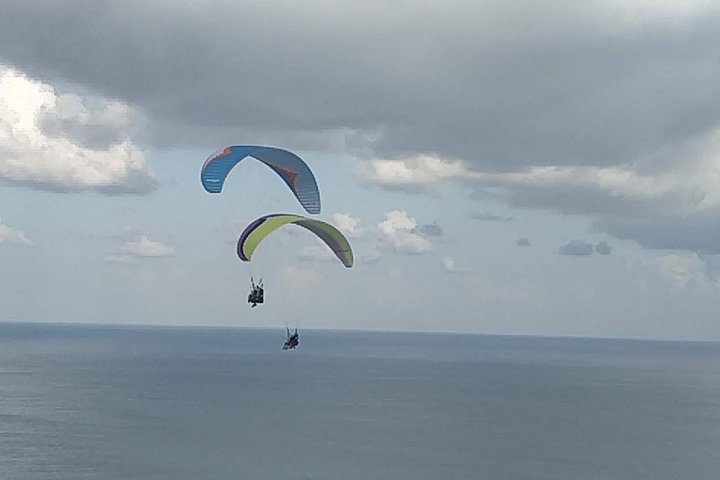 Paragliding Bali at Uluwatu Cliff with Photos/Videos