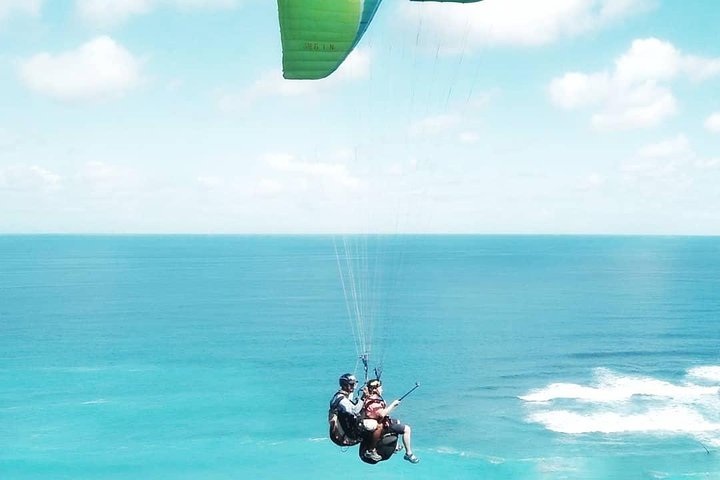 Paragliding Bali at Uluwatu Cliff with Photos/Videos