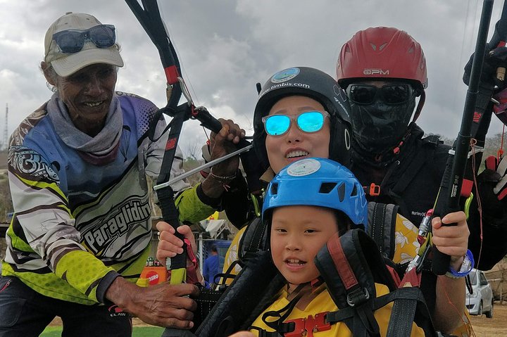 Paragliding Bali at Uluwatu Cliff with Photos/Videos