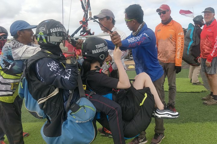 Paragliding Bali at Uluwatu Cliff with Photos/Videos
