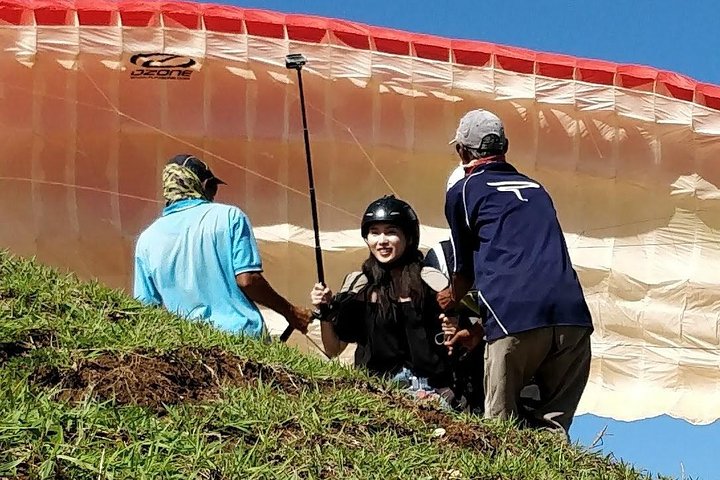 Paragliding Bali at Uluwatu Cliff with Photos/Videos