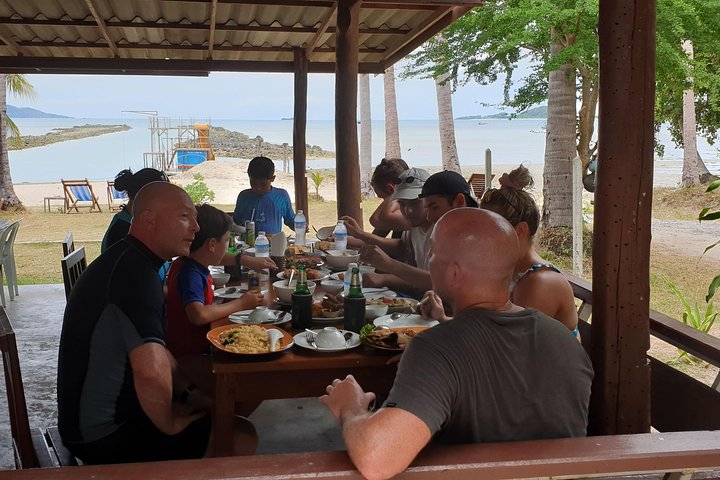 Half Day Pig Island and Snorkeling Experience