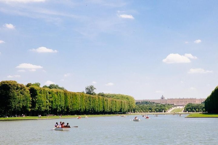 Versailles Full Day Bike Tour with Palace, Gardens, & Picnic