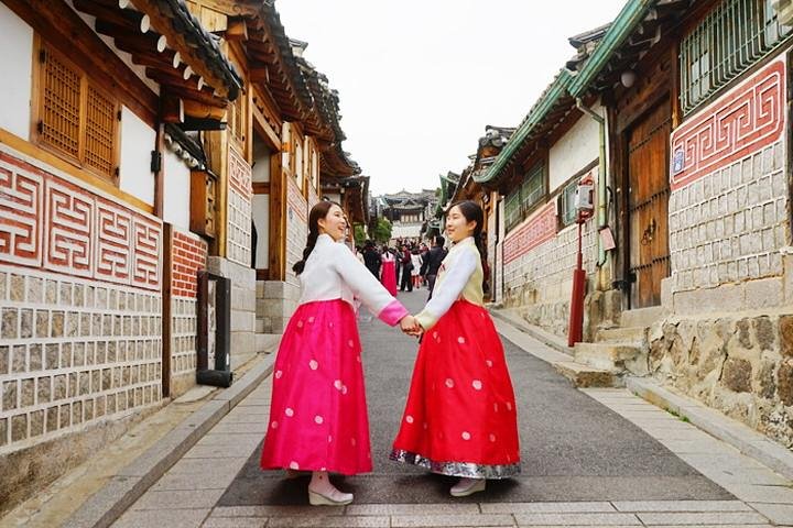 Small Group Seoul Highlight Tour opt. Hanbok & Tea Ceremony
