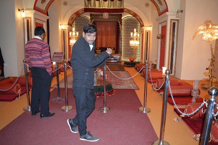 Gwalior City tour with Gwalior fort, Jai Vilas palace & Holy Temples