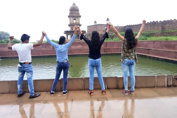 Gwalior City tour with Gwalior fort, Jai Vilas palace & Holy Temples