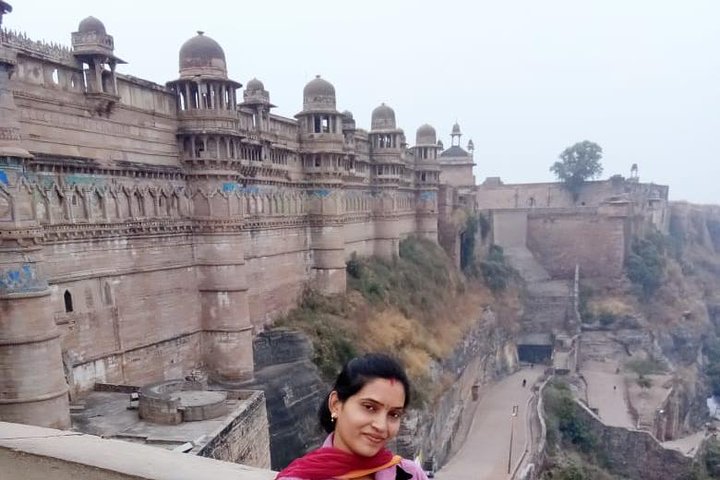 Gwalior City tour with Gwalior fort, Jai Vilas palace & Holy Temples