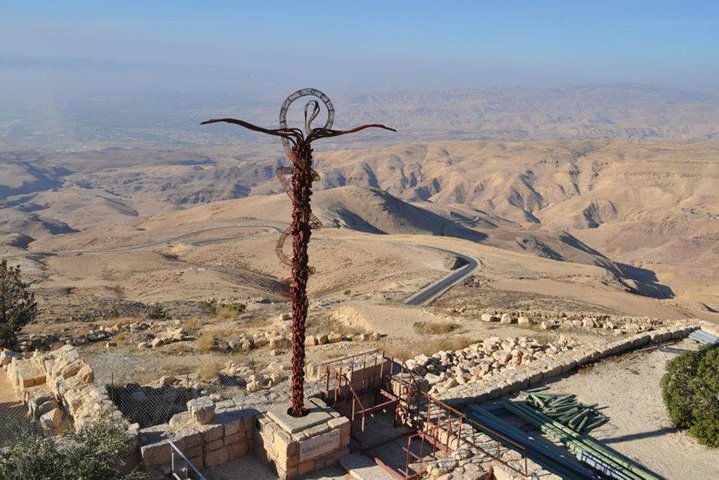 Private Transfer From Petra to Amman or Airport With Optional