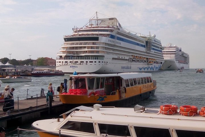 Private transfer Explorer of the Seas Ravenna cruise port to Venice airport