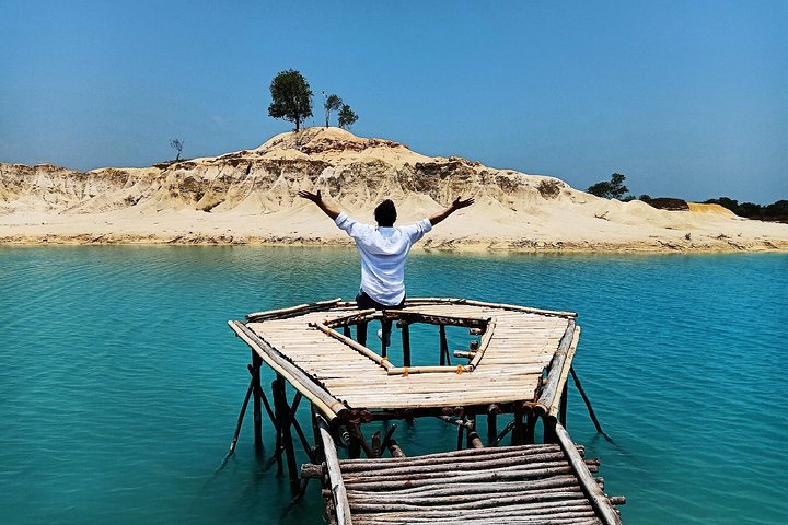 Bintan Sand Dunes and Blue Lakes Half-Day Tour with Lunch