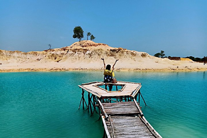 Bintan Sand Dunes and Blue Lakes Half-Day Tour with Lunch