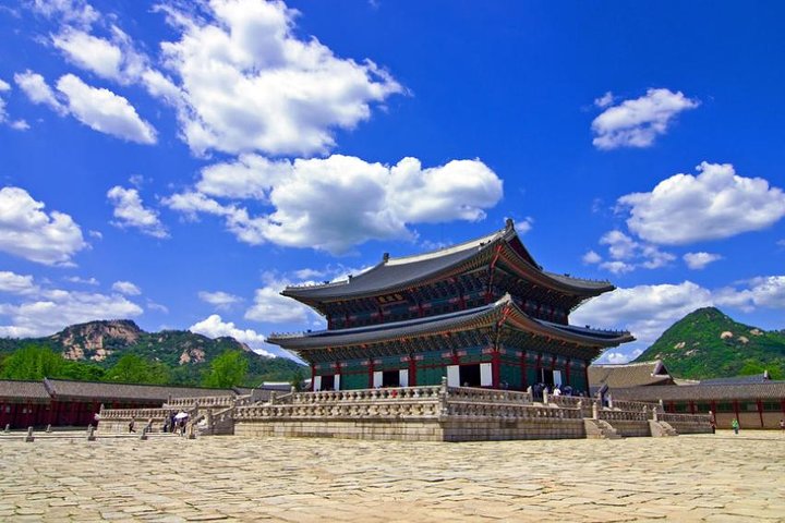 Small Group Seoul Highlight Tour opt. Hanbok & Tea Ceremony