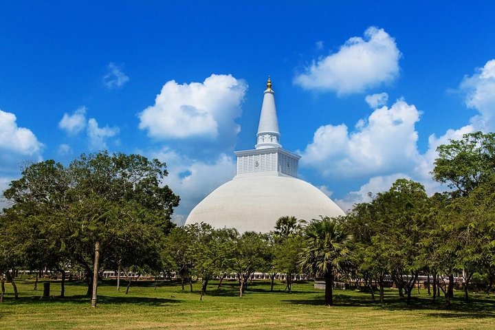 Taxi From Anuradhapura to Airport / Colombo (Private)