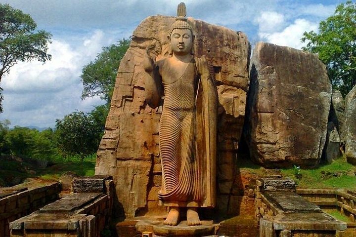 Taxi From Anuradhapura to Airport / Colombo (Private)