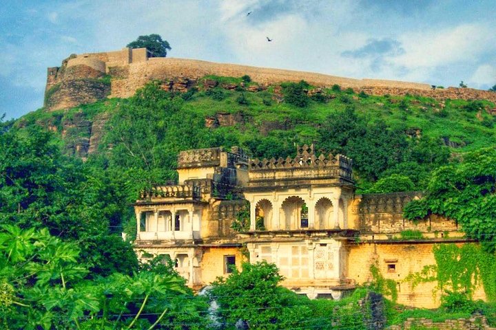 Full-Day Private Guided Chanderi Tour from Orchha with Lunch