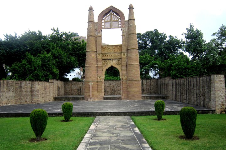 Full-Day Private Guided Chanderi Tour from Orchha with Lunch