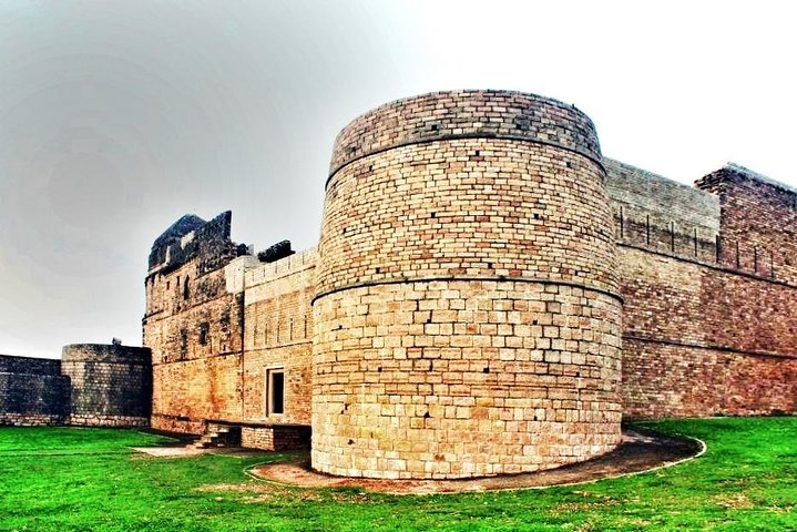 Full-Day Private Guided Chanderi Tour from Orchha with Lunch