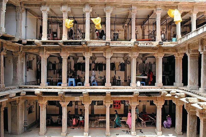 Full-Day Private Guided Chanderi Tour from Orchha with Lunch